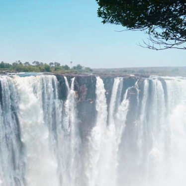 Livingstone : le spectacle vivant des chutes Victoria et les premières peurs du voyage.