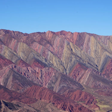 📷 El Hornocal, la montagne aux 14 couleurs.