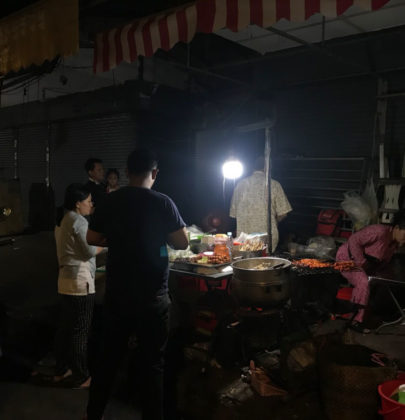 🎵Musique au night market de Phnom Penh.